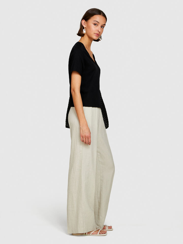 T-shirt with V-neck in 100% organic cotton - women's short sleeve t-shirts - Black | Sisley image number 2